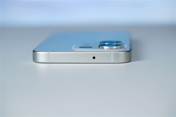 首创3D冰透悬浮！OPPO Reno16图赏